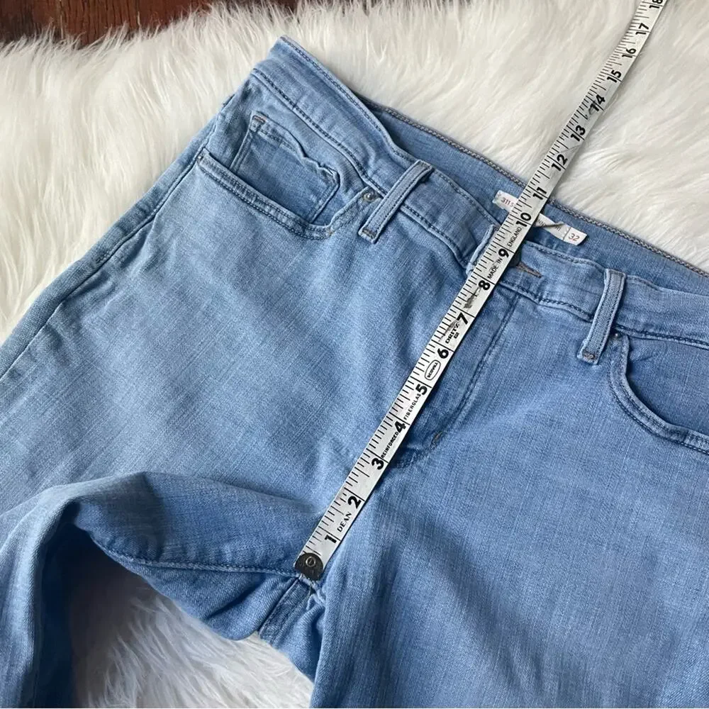 Y2K Levi’s Shaping Skinny Capris Light Wash